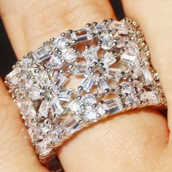 NEW 18CT 925 STERLING SILVER DIAMOND RING - Picture 3 of 6